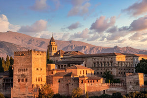 Especial Octubre 2024 – Tour Guiado entornos de la Alhambra: Palacio Carlos V, bosque y murallas